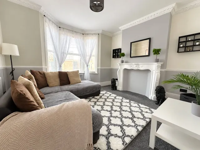 Wildfell Road, London, SE6, photo 1