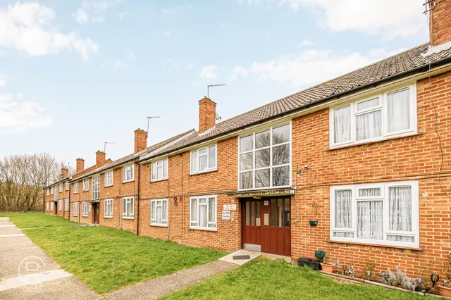 Irving Avenue, Northolt, UB5, photo 1