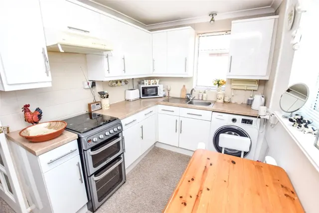 Ratcliffe Road, Farnborough, GU14, photo 3