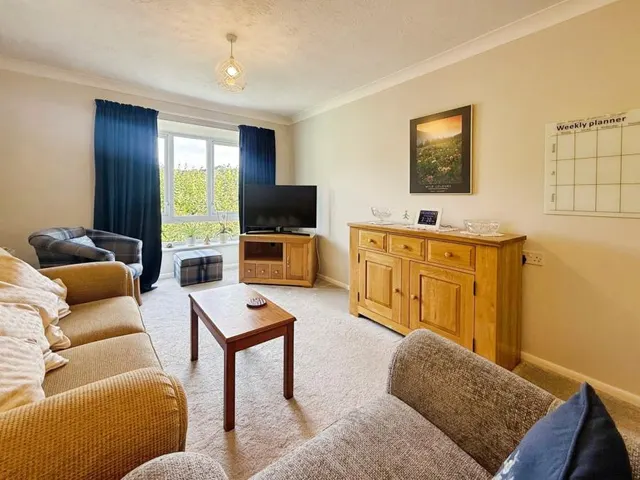 New Road, Crowthorne, RG45, photo 2