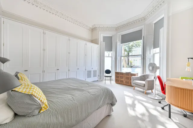 Photo 2 — Flat 4, 69 Holland Park, London