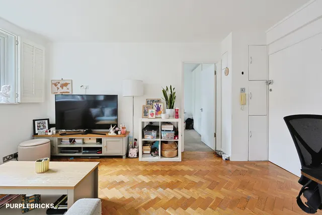 Upper Richmond Road, London, SW15, photo 3