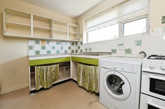 Photo 3 — Kelvedon Close, Chelmsford