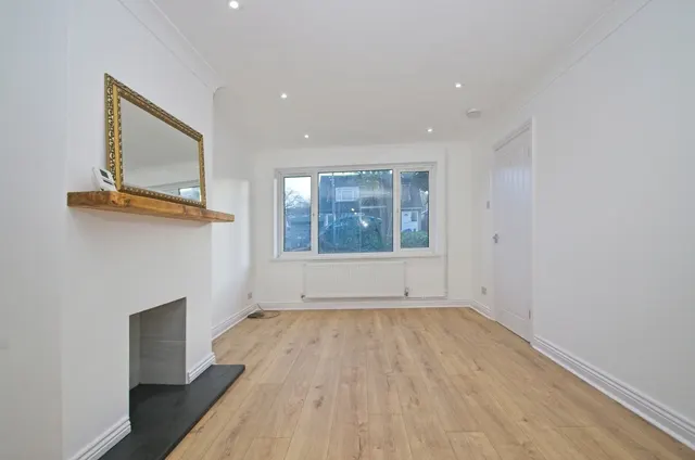 Photo 3 — Grafton Close, Penylan, Cardiff, CF23