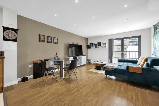 Commercial Road, London, E14, photo 2