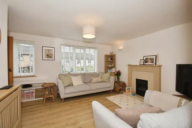 Burdekin Close, Chapel-en-le-Frith, SK23, photo 2
