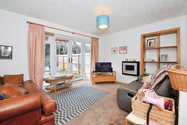 Photo 2 — Partridge Close, Yaxley, Peterborough