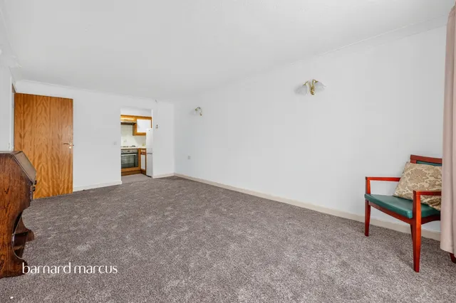Photo 3 — Brighton Road, South Croydon