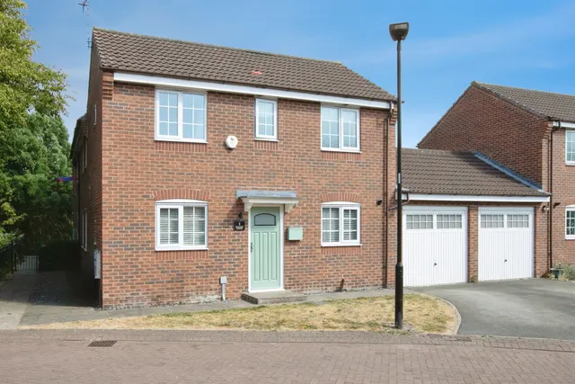 Sunflower Gardens, Bessacarr, Doncaster, photo 1