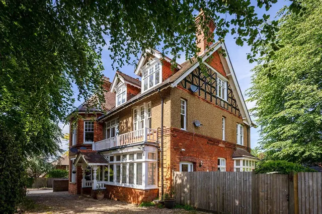Pit Farm Road, Guildford, Surrey, GU1 2JH, photo 1