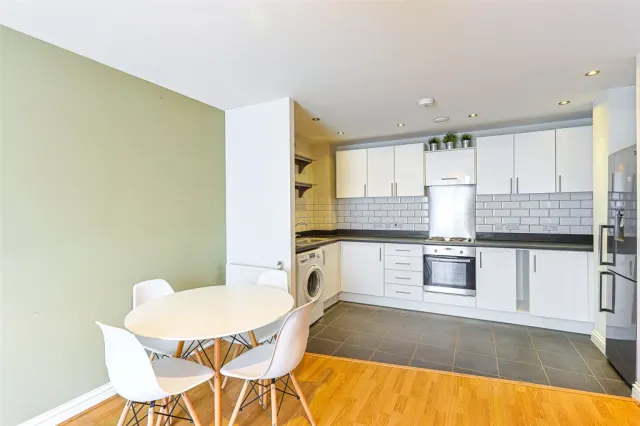 Salk Close, Colindale, NW9, photo 3