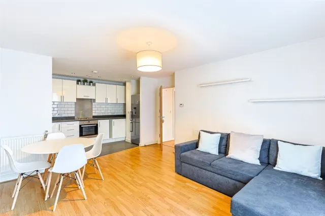Salk Close, Colindale, NW9, photo 1