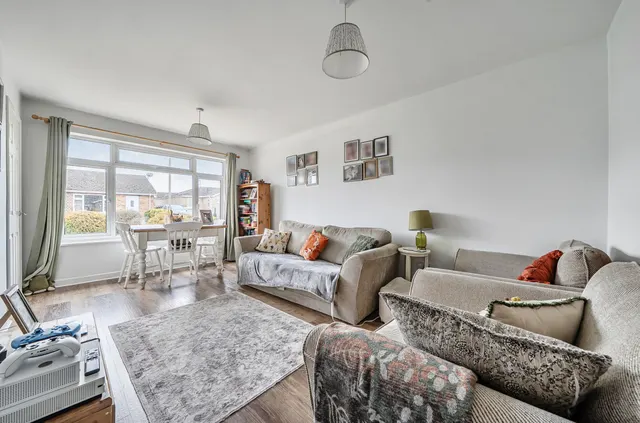 Photo 2 — Maud Close, Bicester, Oxfordshire, OX26