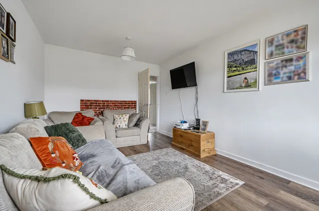 Photo 3 — Maud Close, Bicester, Oxfordshire, OX26