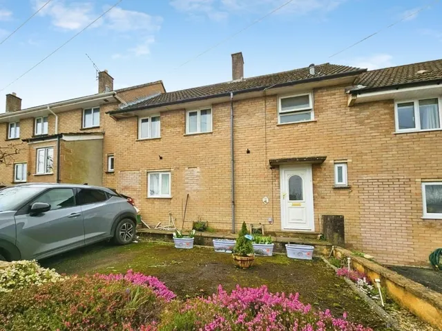 Rangers Avenue, Dursley, photo 1