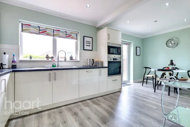 Victoria Road, Clacton-On-Sea, CO15, photo 2