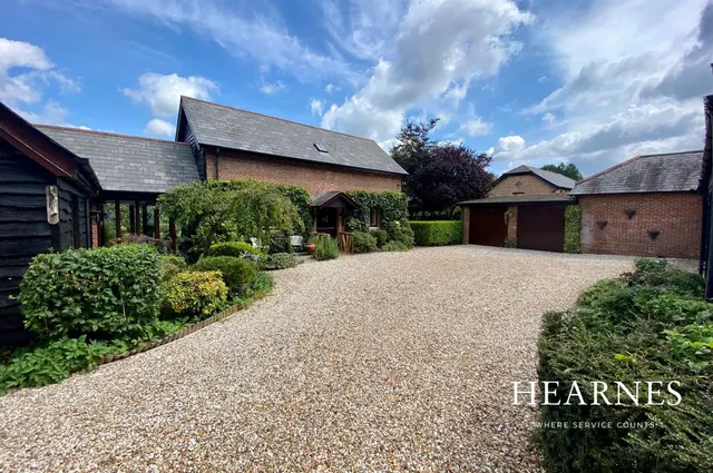 Throop Road, BH8, photo 1