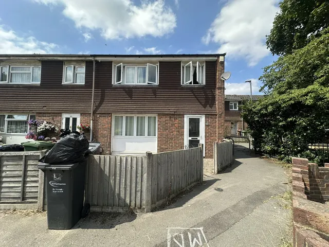 Dagenham, RM8, photo 1