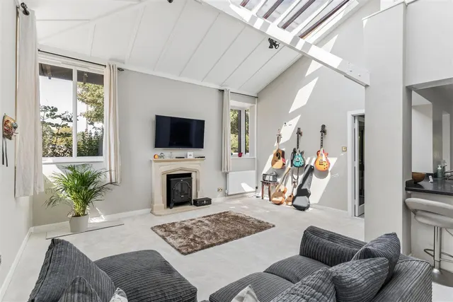 Marsh Drive, Great Linford, photo 2
