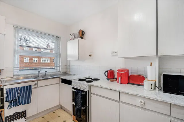 Upper Richmond Road, London, SW15, photo 2