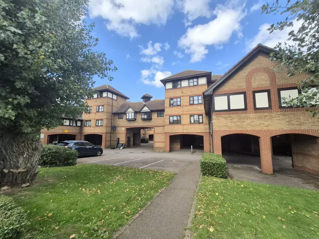 Somerset Gardens, N17, photo 1
