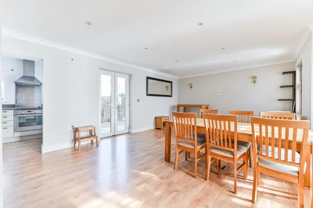Photo 2 — 40a Epsom Road, Croydon