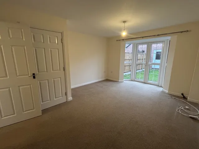 Photo 3 — Snetterton Heath, Kingsway