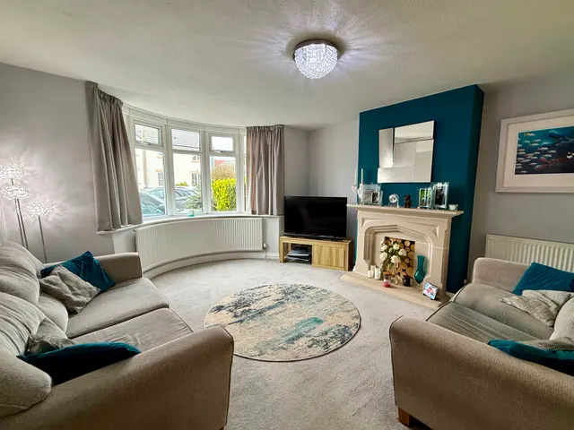 Photo 2 — Croft Road, Swindon, Wiltshire, SN1 4DS