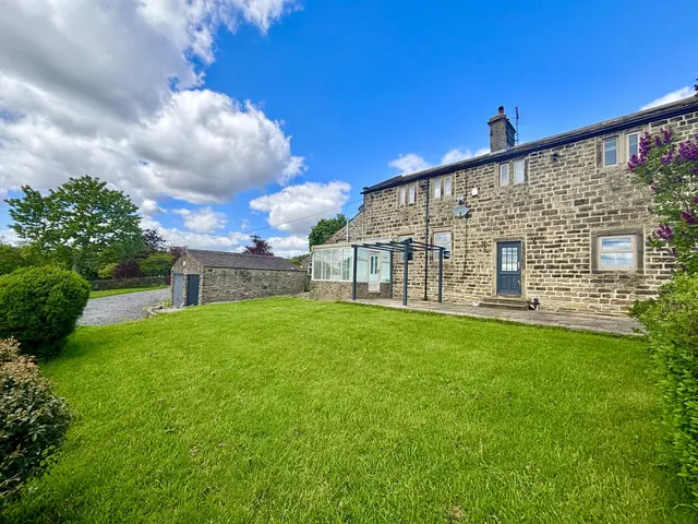 5 bedroom house, Hob Cote Lane, Oakworth, BD22