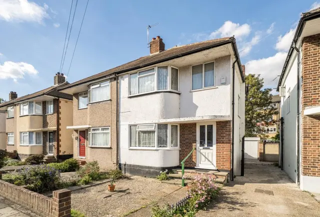 Brookfields Avenue, Mitcham, CR4, photo 1