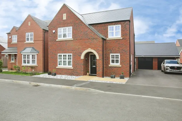Photo 2 — Anthorn Close, Houlton, Rugby