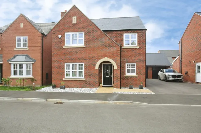 4 bedroom house — Anthorn Close, Houlton, Rugby