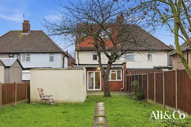 Photo 2 — Heathview Road, Grays, Essex, RM16 2RS