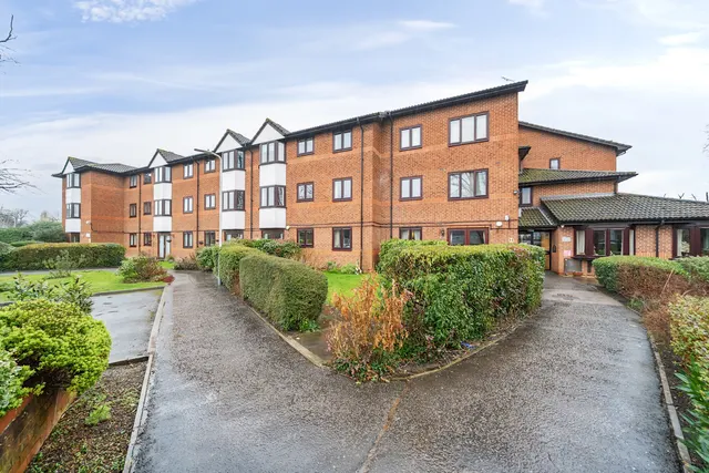 Neal Close, HA6, photo 1
