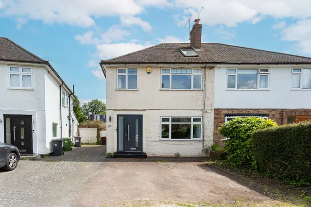32 Rutherford Way, Bushey Heath, photo 1