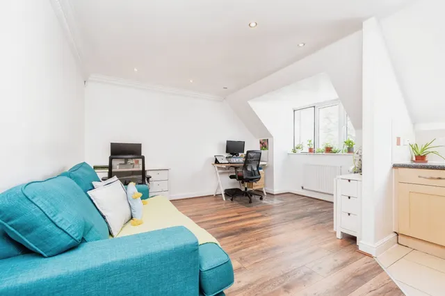 Premier Place, Watford, photo 1