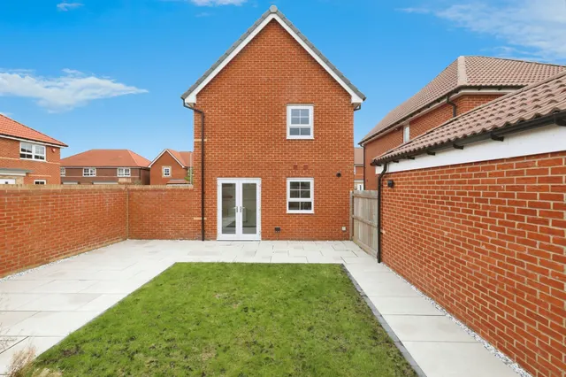Photo 2 — Farleigh Drive, Harworth, Doncaster