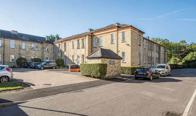Horton Crescent, Epsom, KT19, photo 1