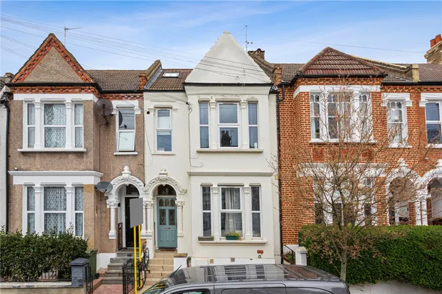 Photo 3 — Kingscourt Road, London, SW16