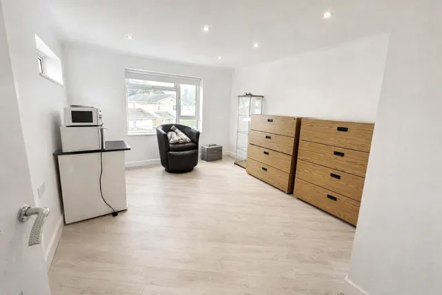 Woodpond Avenue, Hockley, SS5, photo 2