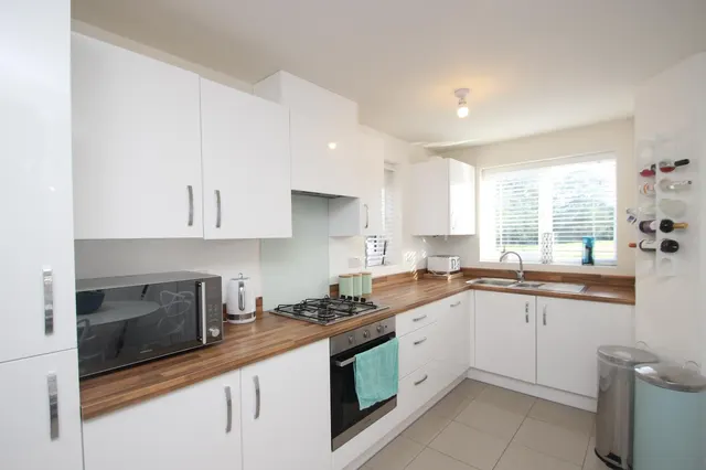 Laburnum Gardens, Seacroft, LS14, photo 3