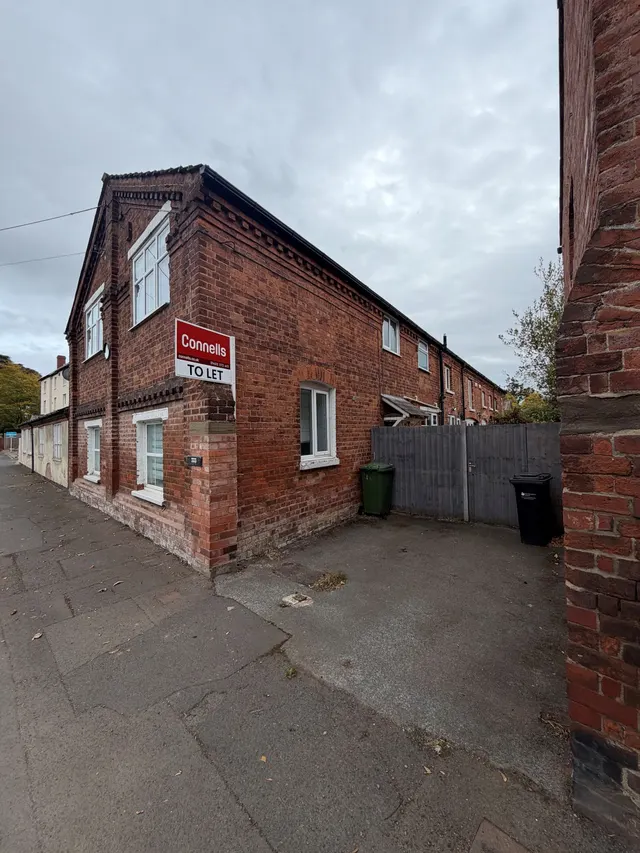 Kings Acre Road, HR4, photo 1