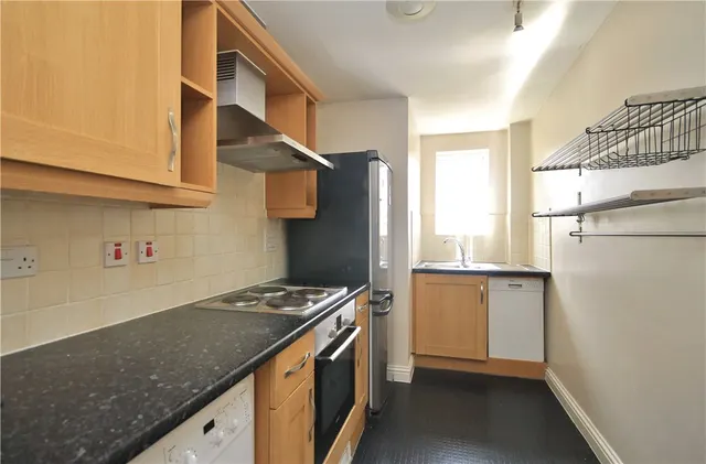 Tudor Way, Knaphill, GU21, photo 3