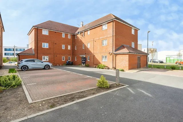 Elton Close, Aylesbury, HP18, photo 1