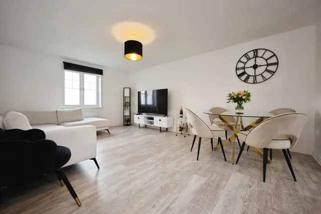 Elton Close, Aylesbury, HP18, photo 2