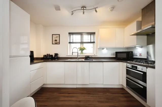 Elton Close, Aylesbury, HP18, photo 3