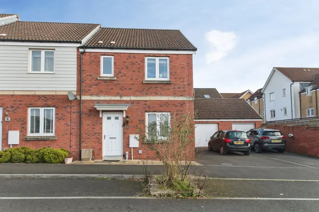 Somerville Crescent, Exeter, photo 1