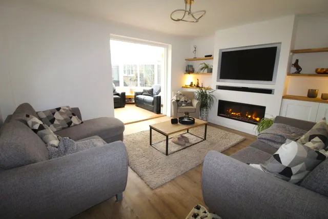 Photo 3 — Woodrush Road, Ipswich, IP3