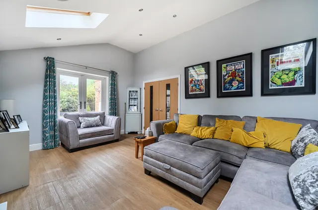 Photo 2 — Broomfield, Binfield, Bracknell, Berkshire, RG42 4AQ