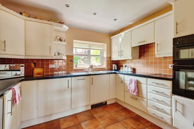 Cobal Court, Frodsham, WA6, photo 2